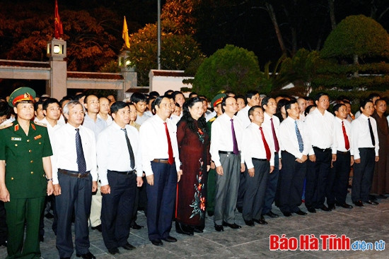 Lãnh đạo Quốc hội, các Ban Đảng, Bộ, ngành trung ương và tỉnh Hà Tĩnh dâng hương, đặt vòng hoa tại Khu di tích và Đài tưởng niệm Ngã ba Đồng Lộc Lãnh đạo Quốc hội, các Ban Đảng, Bộ, ngành trung ương và tỉnh Hà Tĩnh dâng hương, đặt vòng hoa tại Khu di tích và Đài tưởng niệm Ngã ba Đồng Lộc