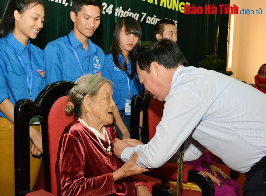 Tặng, truy tặng danh hiệu “Bà mẹ Việt Nam anh hùng” cho 160 mẹ ảnh 2 Tặng, truy tặng danh hiệu “Bà mẹ Việt Nam anh hùng” cho 160 mẹ ảnh 2