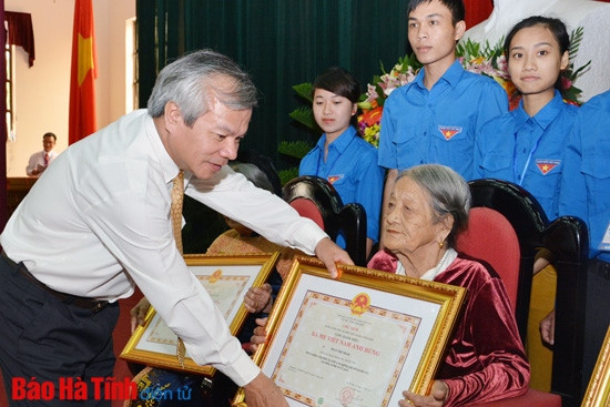Tặng, truy tặng danh hiệu “Bà mẹ Việt Nam anh hùng” cho 160 mẹ ảnh 1 Tặng, truy tặng danh hiệu “Bà mẹ Việt Nam anh hùng” cho 160 mẹ ảnh 1