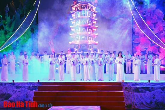 Đặc sắc Chương trình nghệ thuật "Đồng Lộc - Cõi thiêng bất tử" ảnh 16 Đặc sắc Chương trình nghệ thuật "Đồng Lộc - Cõi thiêng bất tử" ảnh 16