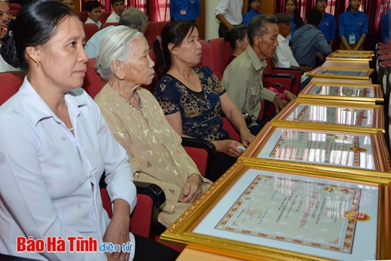 Tặng, truy tặng danh hiệu “Bà mẹ Việt Nam anh hùng” cho 160 mẹ ảnh 7 Tặng, truy tặng danh hiệu “Bà mẹ Việt Nam anh hùng” cho 160 mẹ ảnh 7