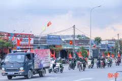 Lan tỏa khí thế bầu cử qua những chuyến xe tuyên truyền lưu động