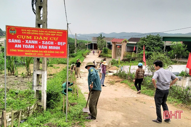 Nông dân Hà Tĩnh “gác lễ”, nô nức xây công trình chào mừng đại hội Đảng