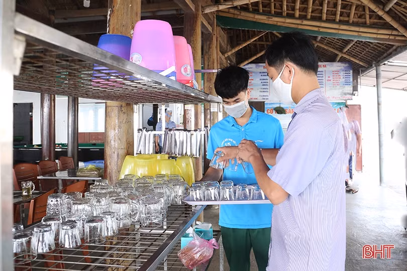 Biển Hà Tĩnh hấp dẫn ngay ngày đầu nghỉ lễ