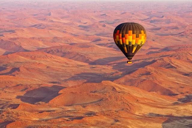 Sa mạc 55 triệu năm tuổi cổ xưa nhất thế giới như “hành tinh lạ”