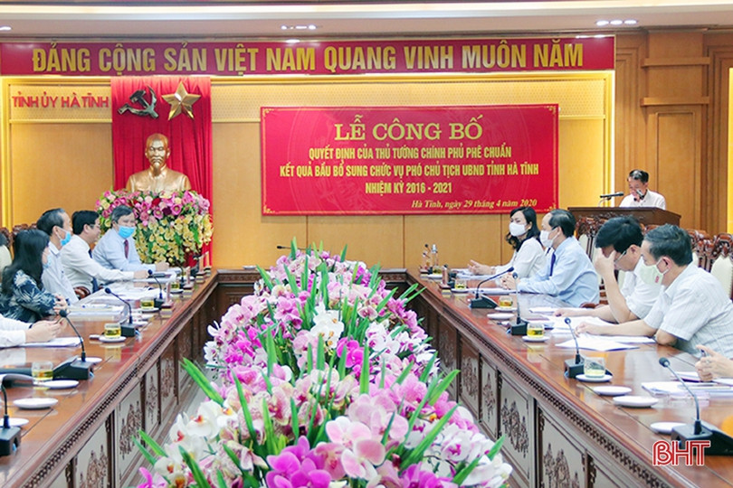 Công bố quyết định của Thủ tướng phê chuẩn kết quả bầu bổ sung chức vụ Phó Chủ tịch UBND tỉnh Hà Tĩnh
