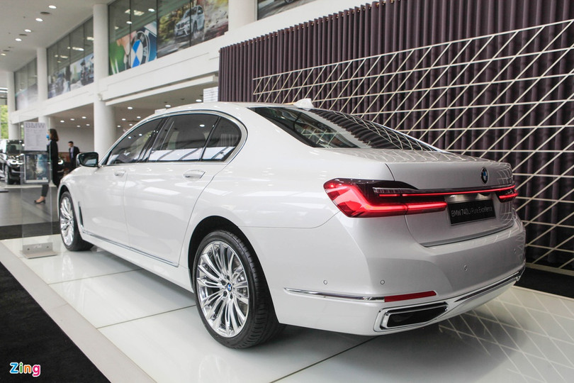 Chi tiết BMW 740Li Pure Excellence giá 6,3 tỷ tại Việt Nam
