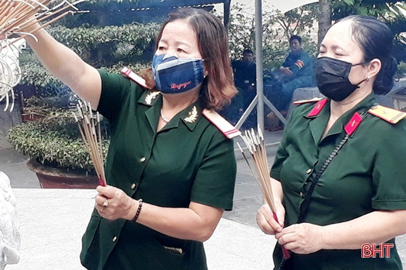 Du khách tri ân tại các địa chỉ đỏ ở Hà Tĩnh ngày đất nước trọn niềm vui