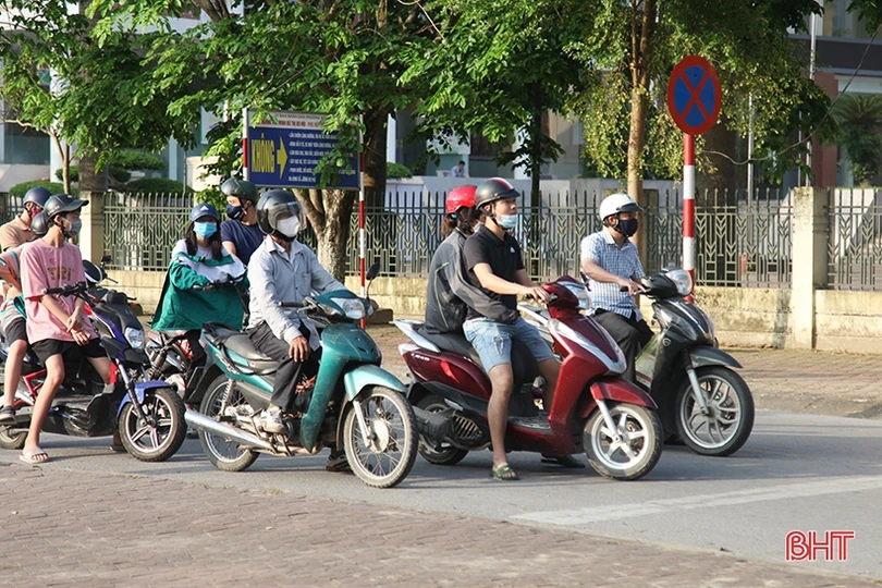 Người dân Hà Tĩnh hình thành thói quen mới khi ra khỏi nhà