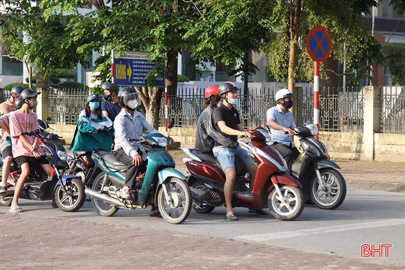 Người dân Hà Tĩnh hình thành thói quen mới khi ra khỏi nhà