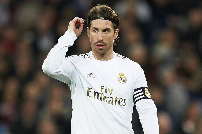 Sergio Ramos (14,5 triệu euro): Real Madrid vẫn chưa cho thấy động thái gia hạn hợp đồng với đội trưởng người Tây Ban Nha. Báo chí nước này tiết lộ đội chủ sân Bernabeu chỉ muốn ký hợp đồng theo từng năm vì Ramos đã ở tuổi ngoài 30. Song, anh muốn gia hạn hợp đồng 2 năm trước khi cân nhắc việc giải nghệ trong màu áo “Los Blancos”. Đội hình hết hạn hợp đồng hè 2021 trị giá hơn 600 triệu euro