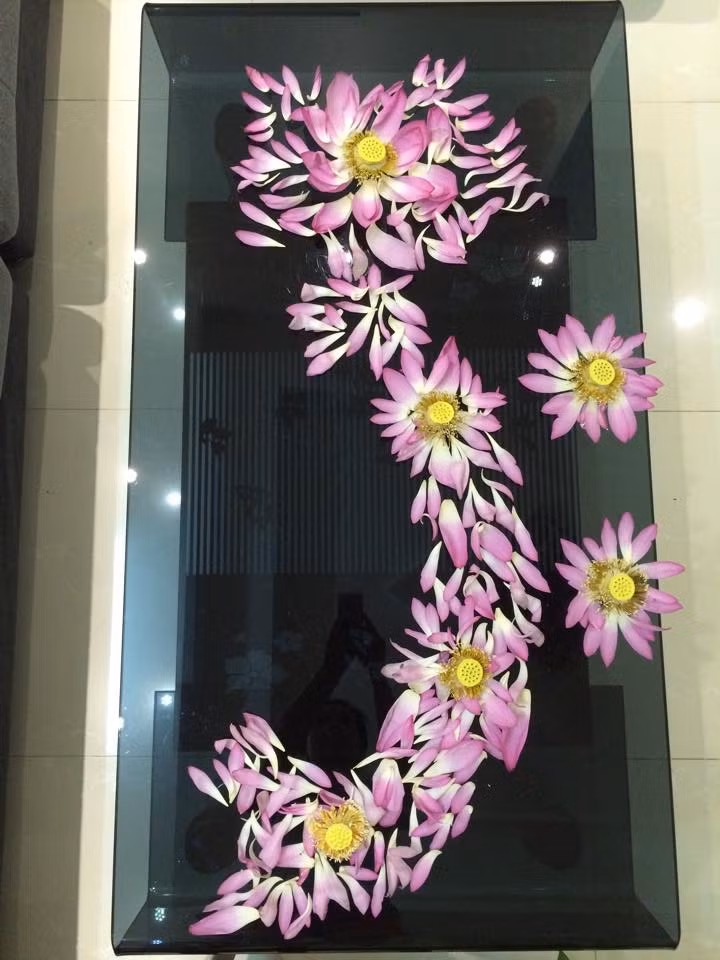 Những bình hoa duyên dáng khoe sắc trong tổ ấm của mẹ đảm Hà Thành