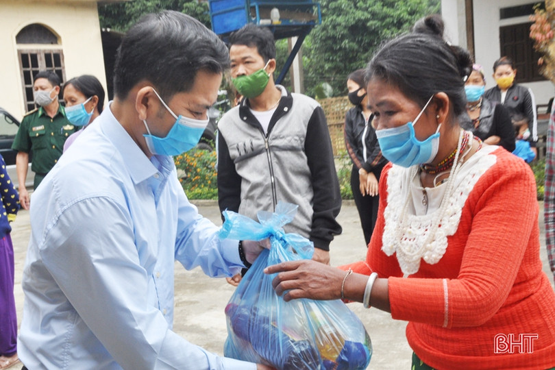 “Siêu thị hạnh phúc 0 đồng” phục vụ đồng bào dân tộc Chứt ở Hà Tĩnh 