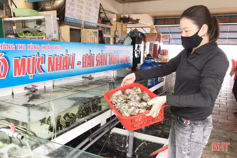 Biển Hà Tĩnh hấp dẫn ngay ngày đầu nghỉ lễ