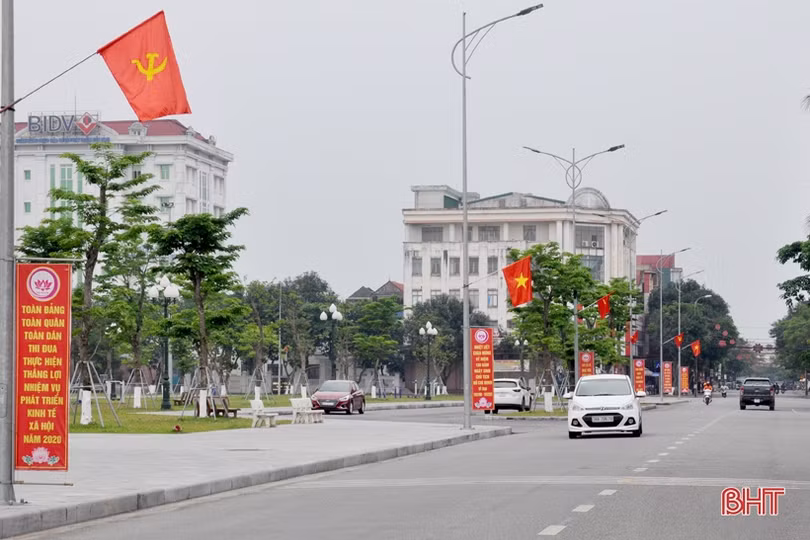 Hà Tĩnh rợp cờ hoa mừng ngày hội thống nhất non sông