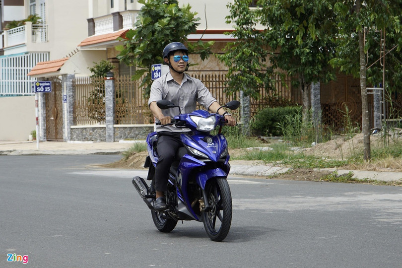 Người lái có thói quen bóp giữ tay côn trong khi lái xe khiến bộ nồi nhanh mòn và hư hỏng. 3 lỗi thường gặp của người mới chạy xe côn tay