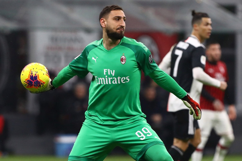 Gianluigi Donnarumma (49,5 triệu euro): Donnarumma trở thành lựa chọn số một trước khung gỗ AC Milan khi chỉ mới 21 tuổi. Song, cầu thủ này chịu không ít áp lực từ người hâm mộ khi vướng vào những lùm xùm về lương thưởng. Người đại diện Mino Raiola từng nhiều lần úp mở về tương lai của Donnarumma ở Italy. Đội hình hết hạn hợp đồng hè 2021 trị giá hơn 600 triệu euro