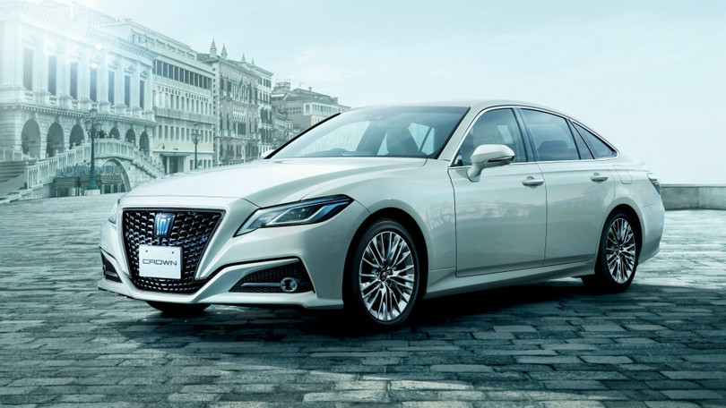 Toyota trình làng Crown bản đặc biệt 65 năm