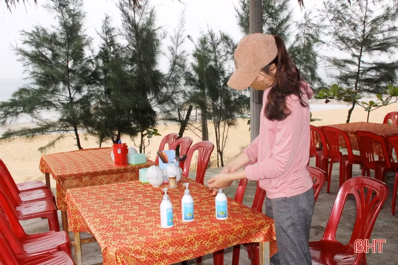 Biển Hà Tĩnh hấp dẫn ngay ngày đầu nghỉ lễ