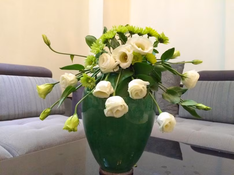 Những bình hoa duyên dáng khoe sắc trong tổ ấm của mẹ đảm Hà Thành