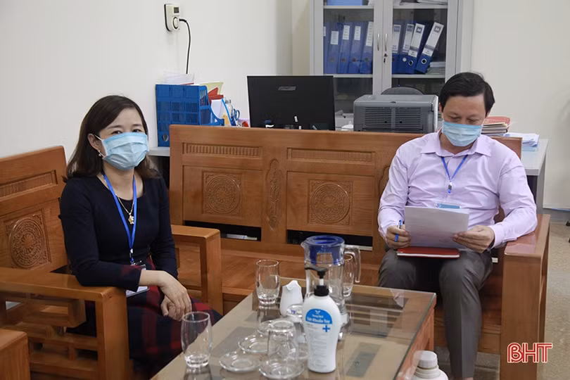 Người dân Hà Tĩnh hình thành thói quen mới khi ra khỏi nhà