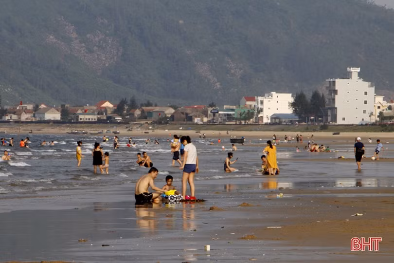 Du lịch biển Hà Tĩnh chiếm 70% du khách trong dịp lễ 30/4, 1/5