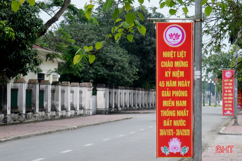 Hà Tĩnh rợp cờ hoa mừng ngày hội thống nhất non sông
