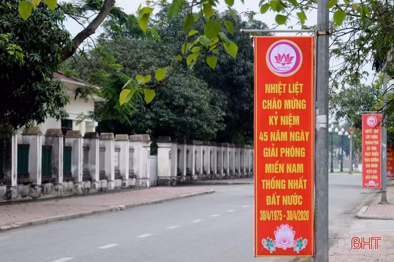 Hà Tĩnh rợp cờ hoa mừng ngày hội thống nhất non sông