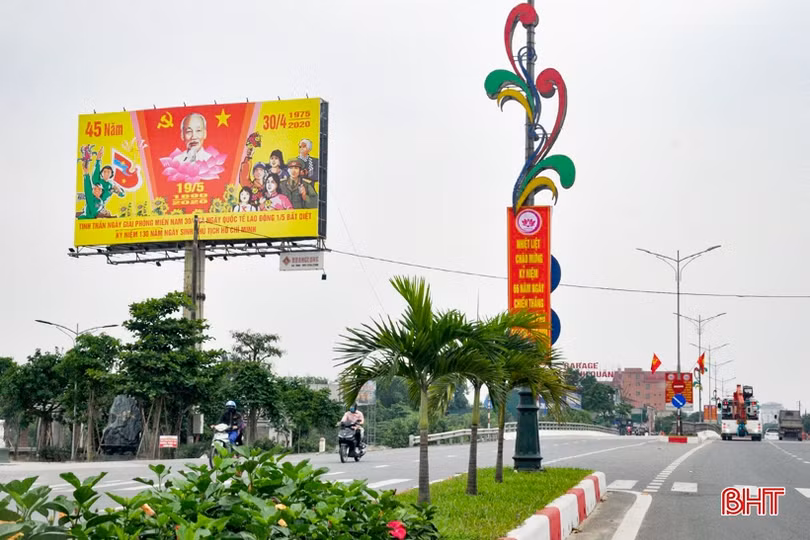 Hà Tĩnh rợp cờ hoa mừng ngày hội thống nhất non sông