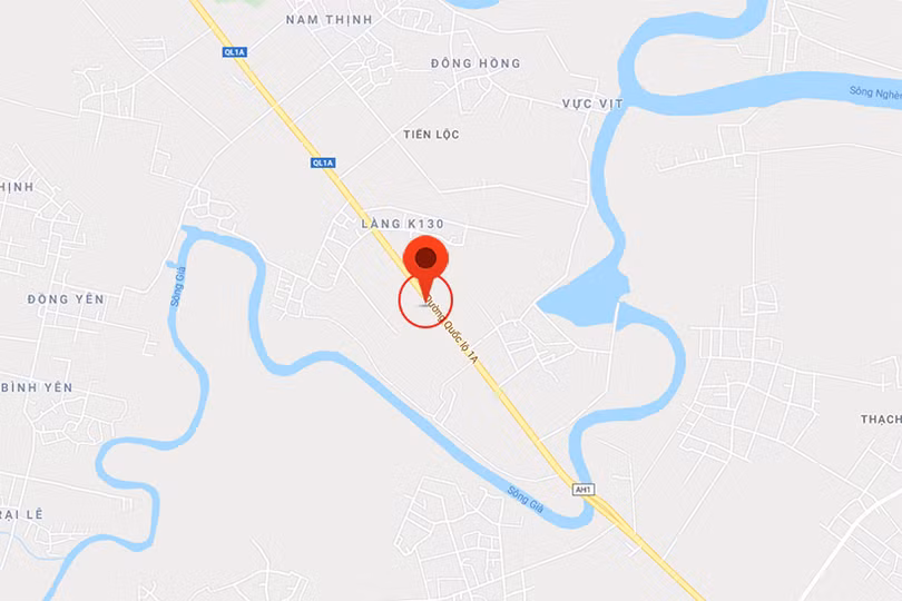 Hà Tĩnh: Xe tải kéo lê người và xe máy hơn 20m mới dừng lại