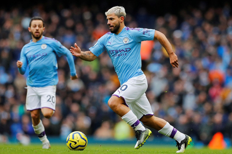 Sergio Aguero (52 triệu euro): Tiền đạo người Argentina xứng danh huyền thoại của Man City khi gắn bó với đội chủ sân Etihad gần một thập kỷ. Aguero luôn duy trì phong độ ghi bàn bất chấp việc phải cạnh tranh với nhiều ngôi sao. Mùa giải năm nay, anh ghi 23 bàn và có 3 pha kiến tạo sau 30 trận ra sân trên mọi đấu trường. Aguero được cho là đang cân nhắc trở về quê hương thi đấu. Đội hình hết hạn hợp đồng hè 2021 trị giá hơn 600 triệu euro
