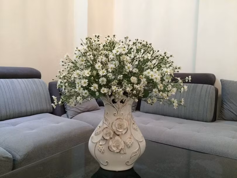 Những bình hoa duyên dáng khoe sắc trong tổ ấm của mẹ đảm Hà Thành