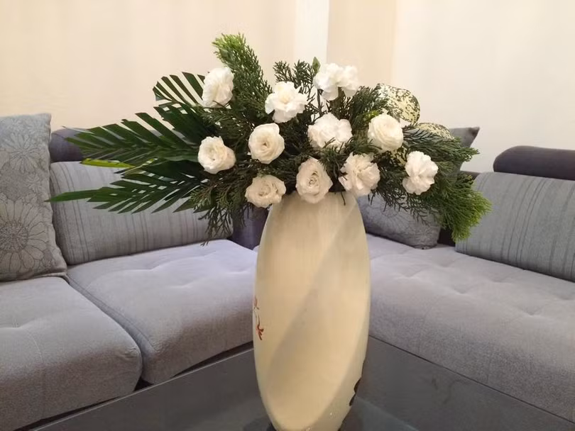 Những bình hoa duyên dáng khoe sắc trong tổ ấm của mẹ đảm Hà Thành