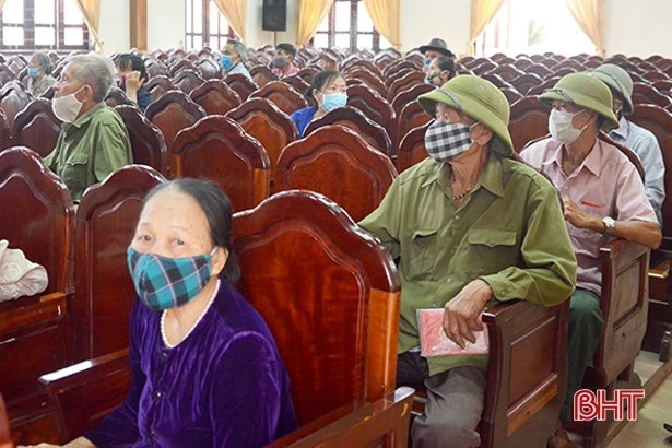 Hà Tĩnh bắt đầu chi trả tiền hỗ trợ người dân gặp khó khăn do dịch Covid-19