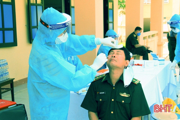 Xét nghiệm dịch tễ cho 600 cán bộ, chiến sỹ Biên phòng Hà Tĩnh