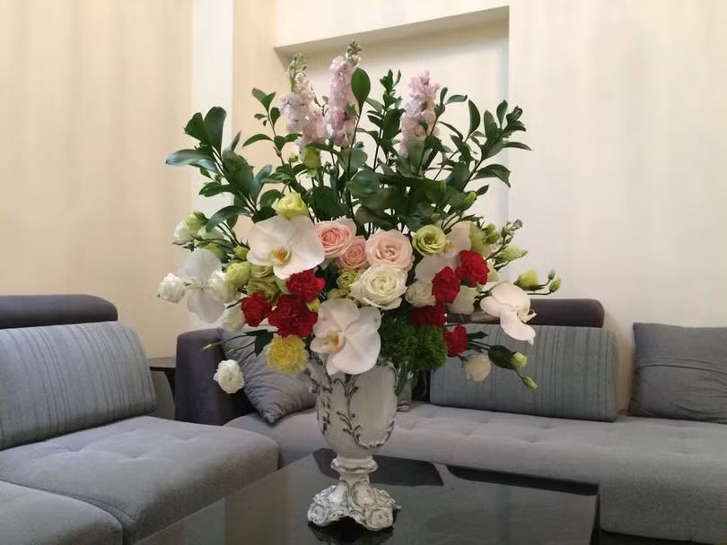 Những bình hoa duyên dáng khoe sắc trong tổ ấm của mẹ đảm Hà Thành