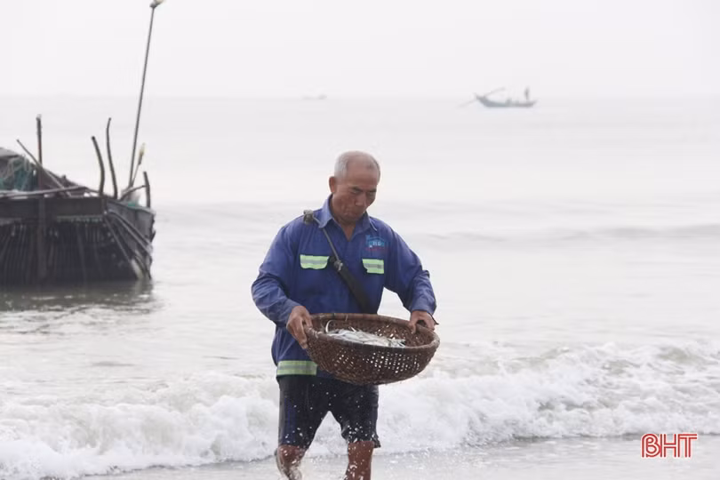 Biển Hà Tĩnh hấp dẫn ngay ngày đầu nghỉ lễ