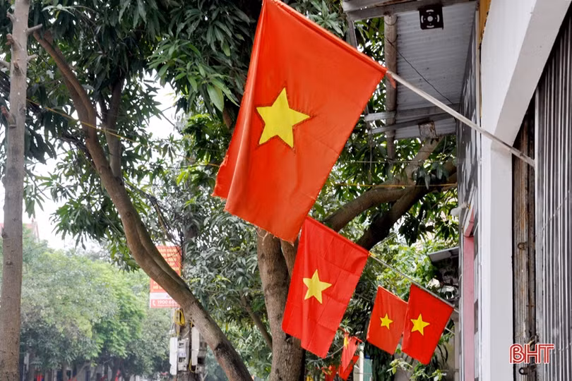 Hà Tĩnh rợp cờ hoa mừng ngày hội thống nhất non sông