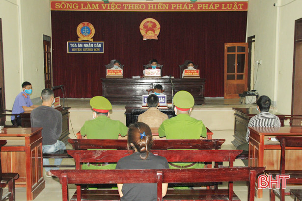 Buôn pháo nổ, 3 thanh niên lĩnh 39 tháng tù