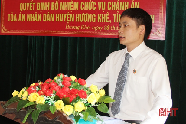 Trao quyết định bổ nhiệm Chánh án Tòa án nhân dân huyện Hương Khê