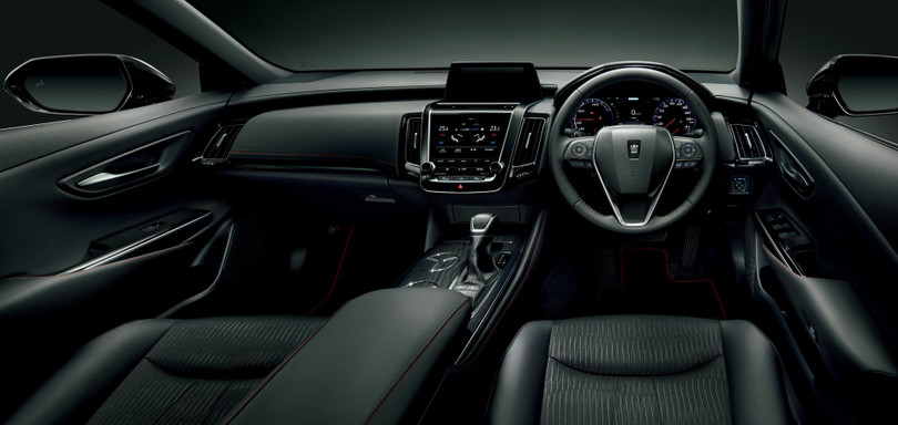 Toyota trình làng Crown bản đặc biệt 65 năm
