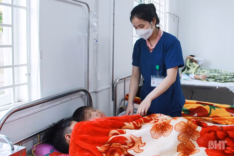 Hà Tĩnh: Nhóm học sinh bị ngộ độc do ăn hạt quả ngô đồng