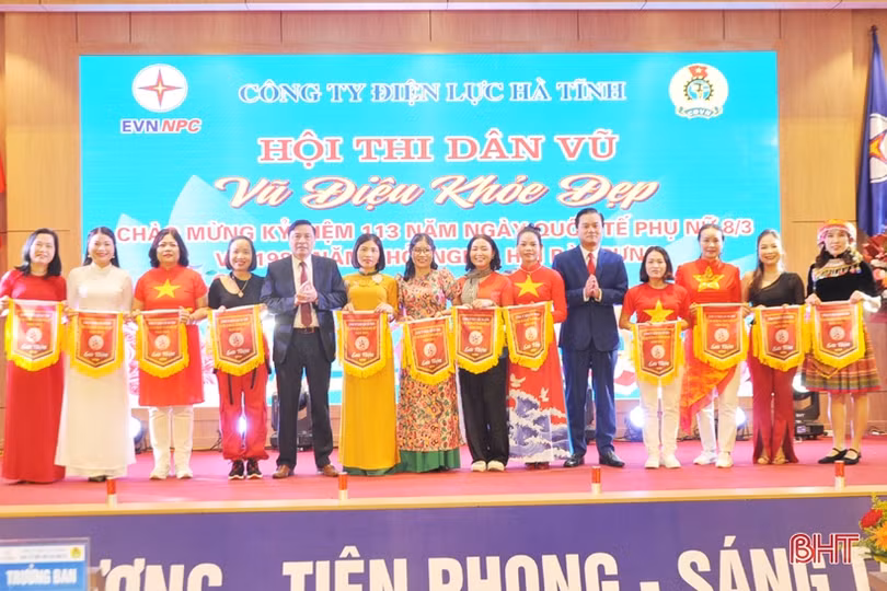 Chị em phụ nữ Công ty Điện lực Hà Tĩnh thi “Vũ điệu khỏe - đẹp”