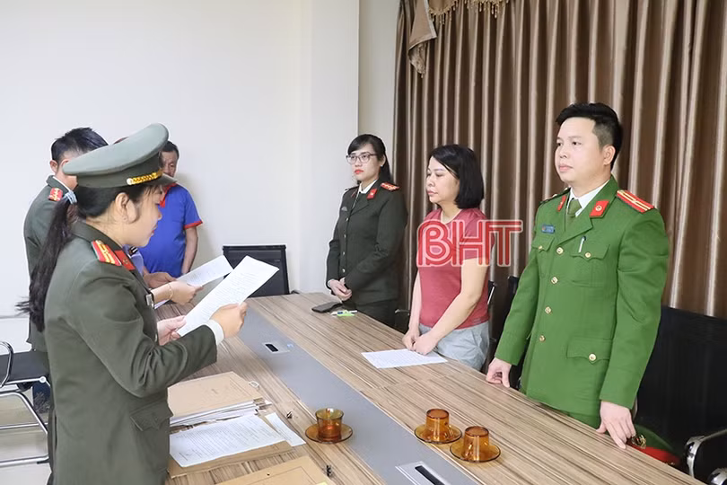 Bắt giữ giám đốc, phó giám đốc, khám xét Công ty máy tính Lam Hồng