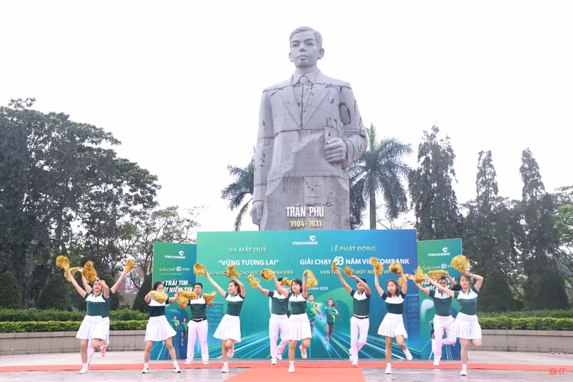 Hơn 200 vận động viên tham gia giải chạy Vietcombank Run