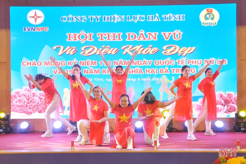 Chị em phụ nữ Công ty Điện lực Hà Tĩnh thi “Vũ điệu khỏe - đẹp”