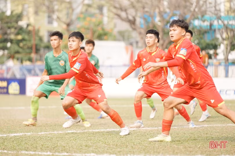 U17 Hồng Lĩnh Hà Tĩnh chia điểm đáng tiếc trận ra quân VCK U17 quốc gia