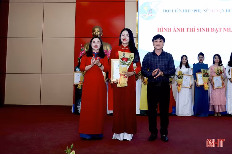 14 thí sinh đạt giải Cuộc thi ảnh “Phụ nữ với cảnh đẹp quê hương Hương Sơn”