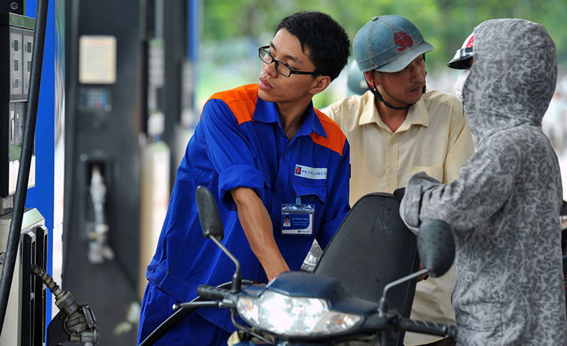 Giá xăng ngày mai có thể tăng, chặn đứt đà giảm liên tiếp