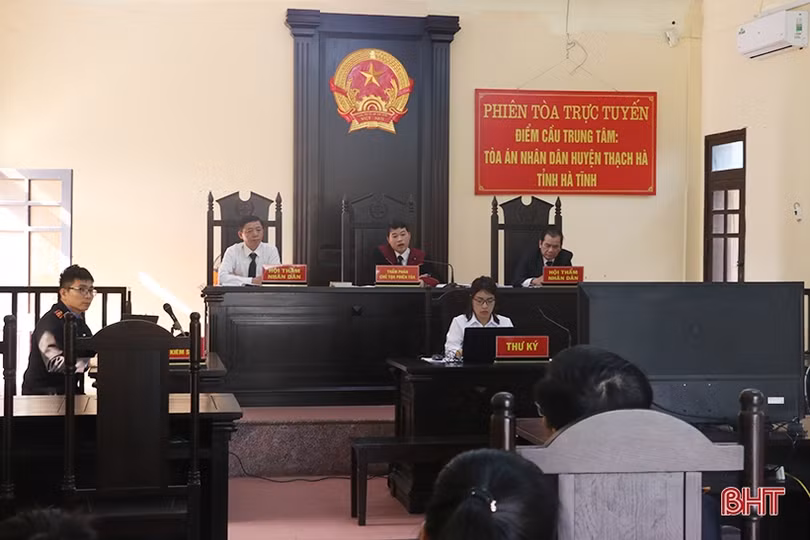 Xét xử nhóm đối tượng giả mạo nhân viên công ty xổ số để lừa đảo